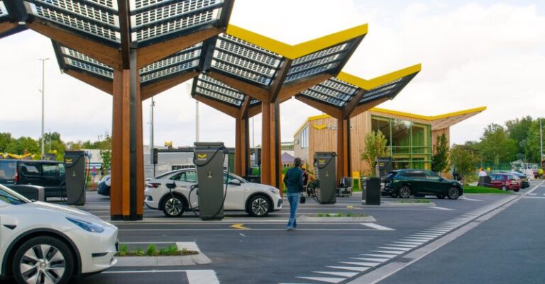 Fastned elektrikli araç şarj istasyonu